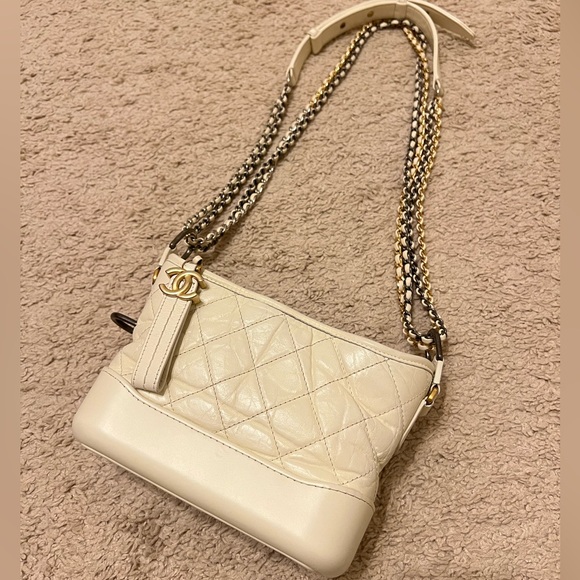 Chanel Gabrielle white small hobo crossbody - Picture 2 of 16